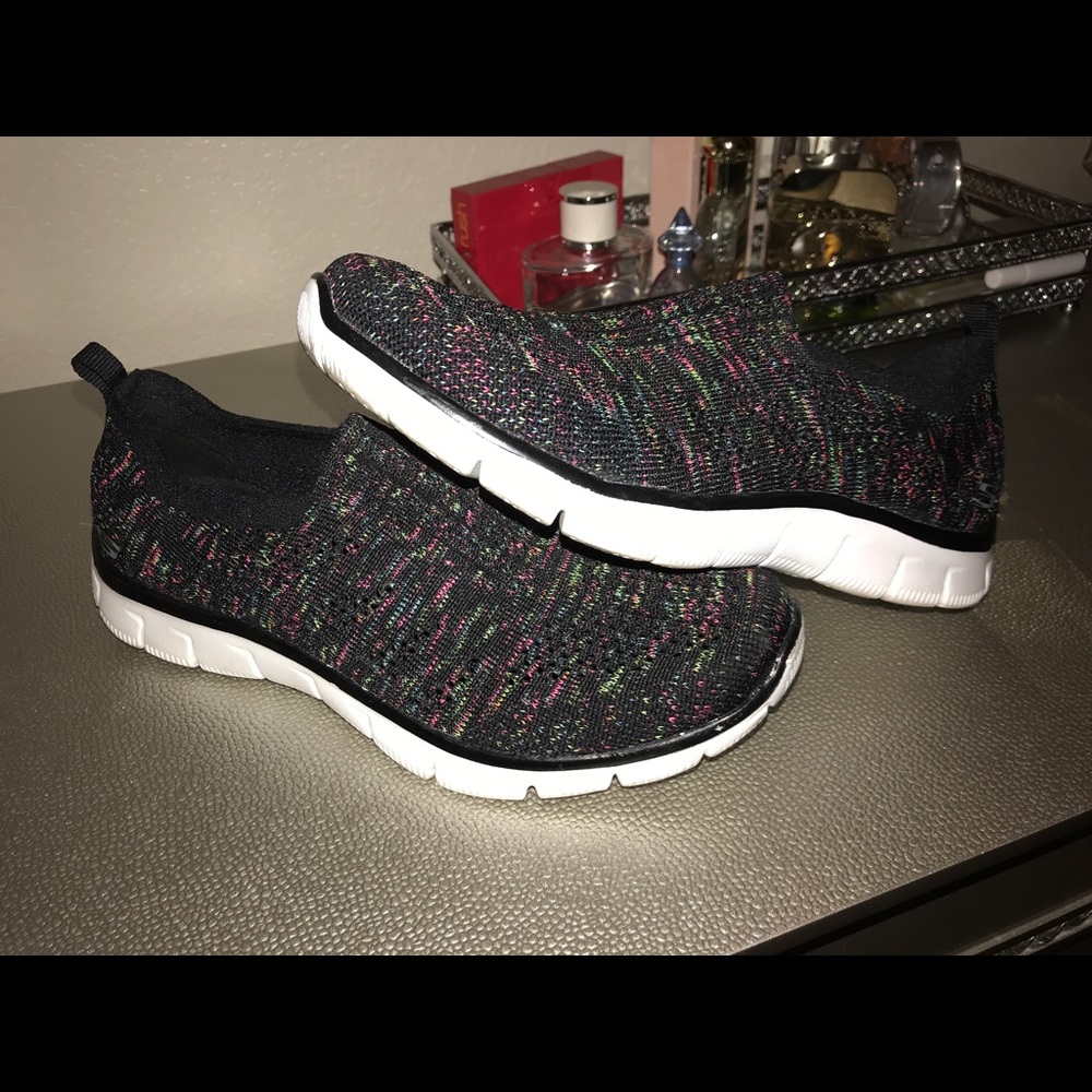 EUC Skechers Memory Foam Slip-on Sneakers